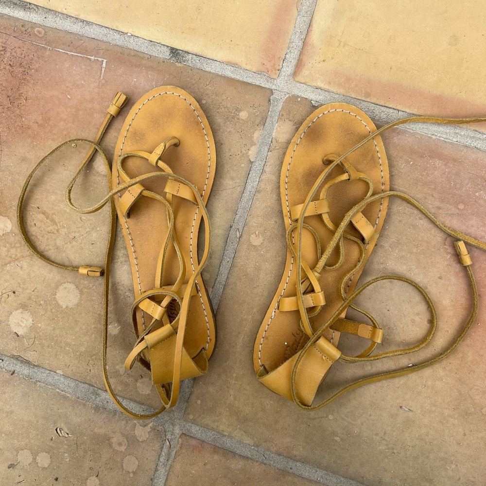 Madewell Tan Leather Sandals w/tassels ☀️